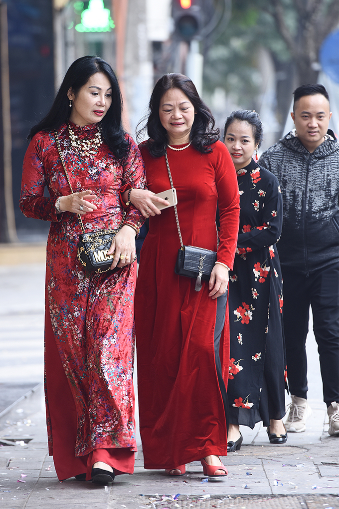 Hà Nội khác lạ sáng mùng 1 tết